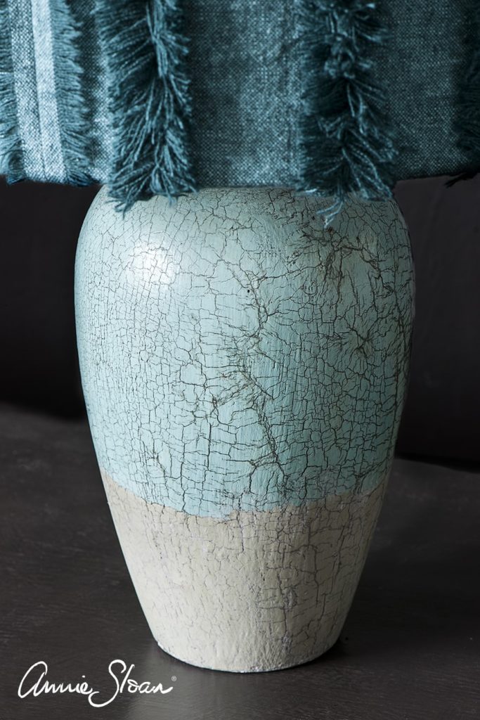 relooking d'un pied de lampe avec l'effet craquelé grâce au craqueleur Annie Sloan